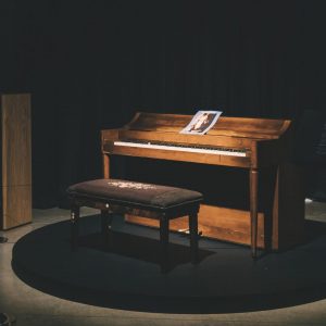 piano tutor header about bg